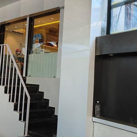 Grand Dyad Hotel - Near Kokilaben Hospital Andheri West Mumbai Exterior photo