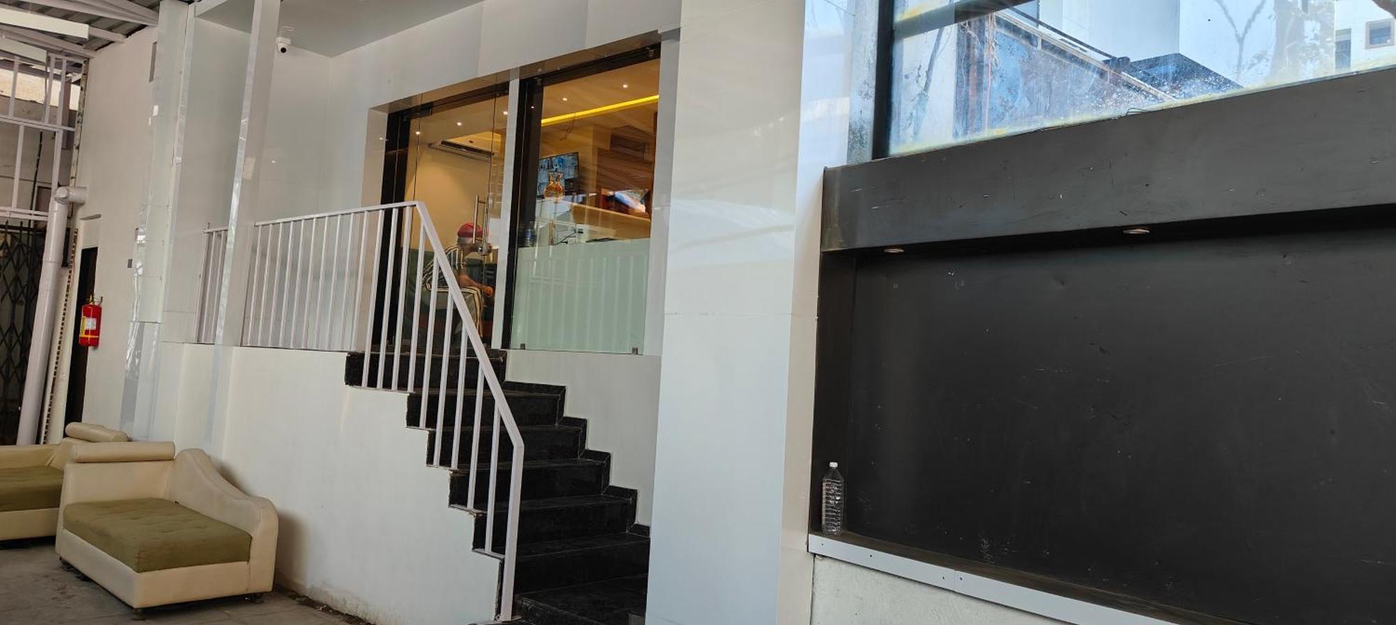 Grand Dyad Hotel - Near Kokilaben Hospital Andheri West Mumbai Exterior photo